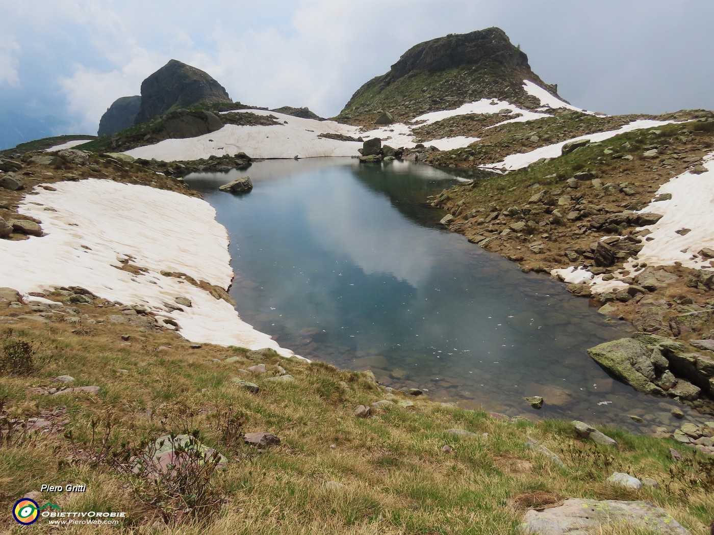 72 Una spera di sole mi permette di riammirare il lago in avanzato disgelo.JPG